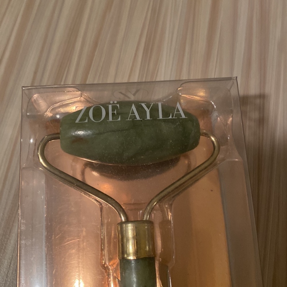 Jade Facial Roller - Picture 2 of 6